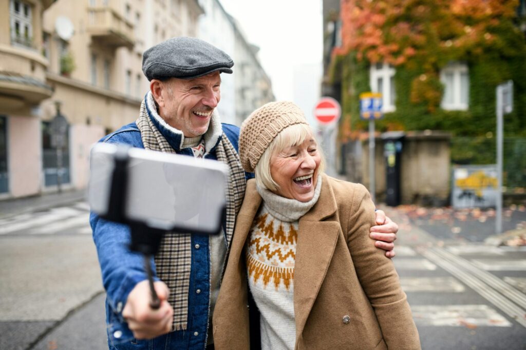laughing couple proving that laughter gives a more youthful appearance 