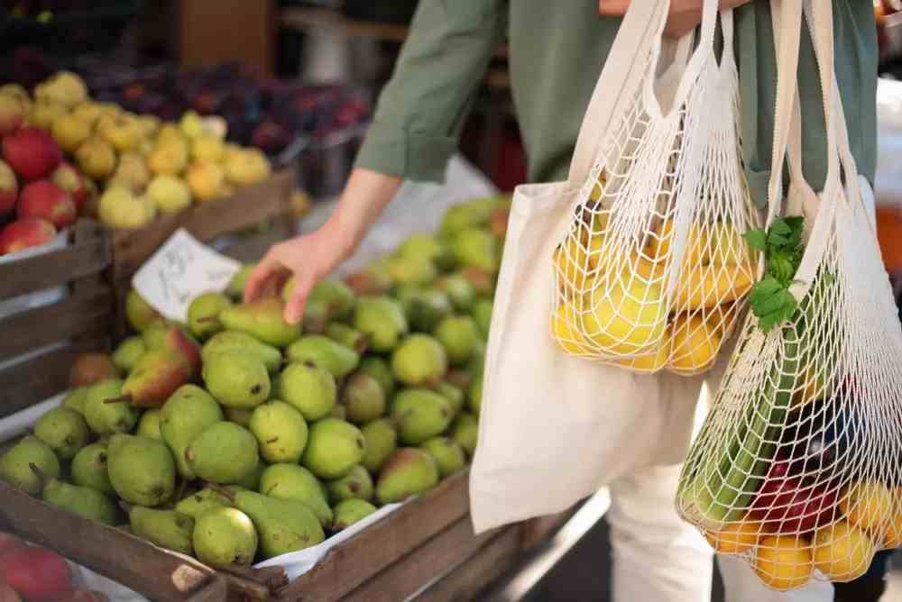 Show your partner that you don't need plastic bags when shopping and use eco-friendly bags