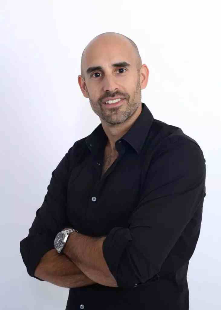 Mirroring is the perfect way to bond and build understanding with others, says Dubai coach Adam Zargar. This ishow to make people like you