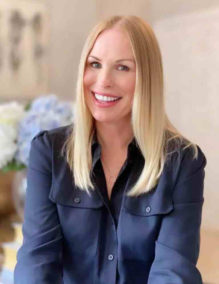 Using tiny tweaks to make yourself more popular isn't manipulative but a positive experience, says Becki Houlston. This ishow to make people like you