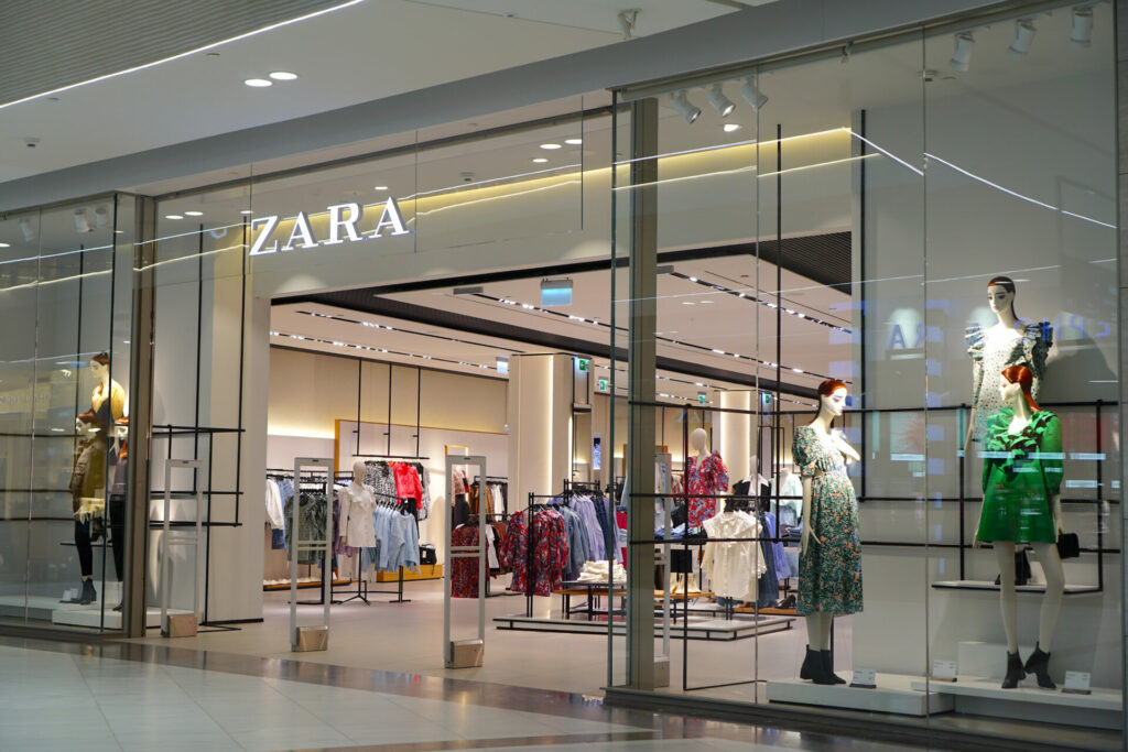 zara shop in a mall