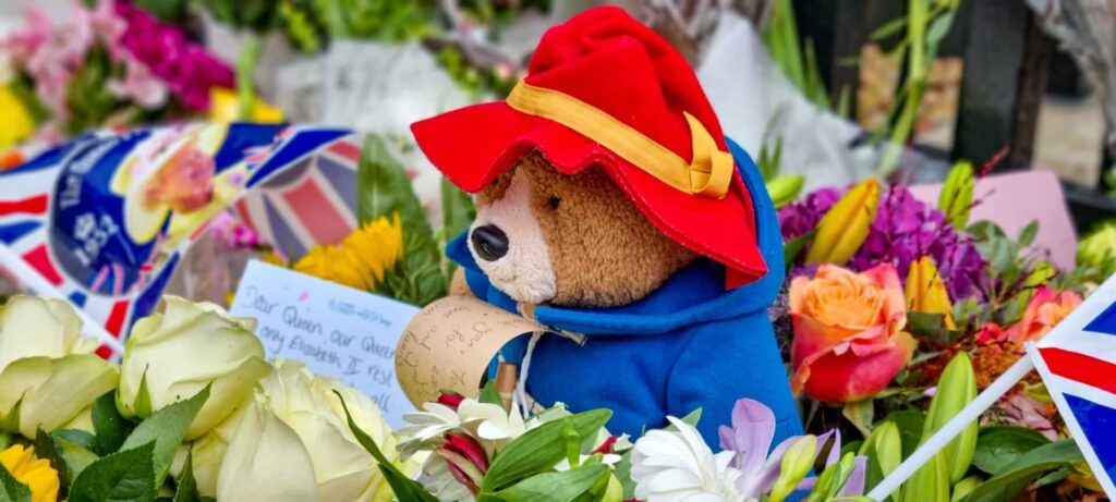 Recyclable mourners at queen Elizabeth mourner