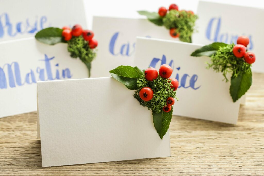 berries as decor for Christmas table name tags 