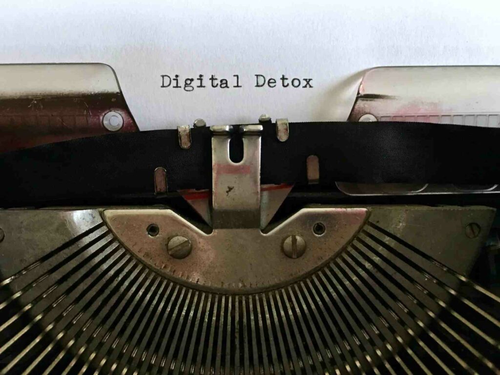 typewriter typing out the words digital detox