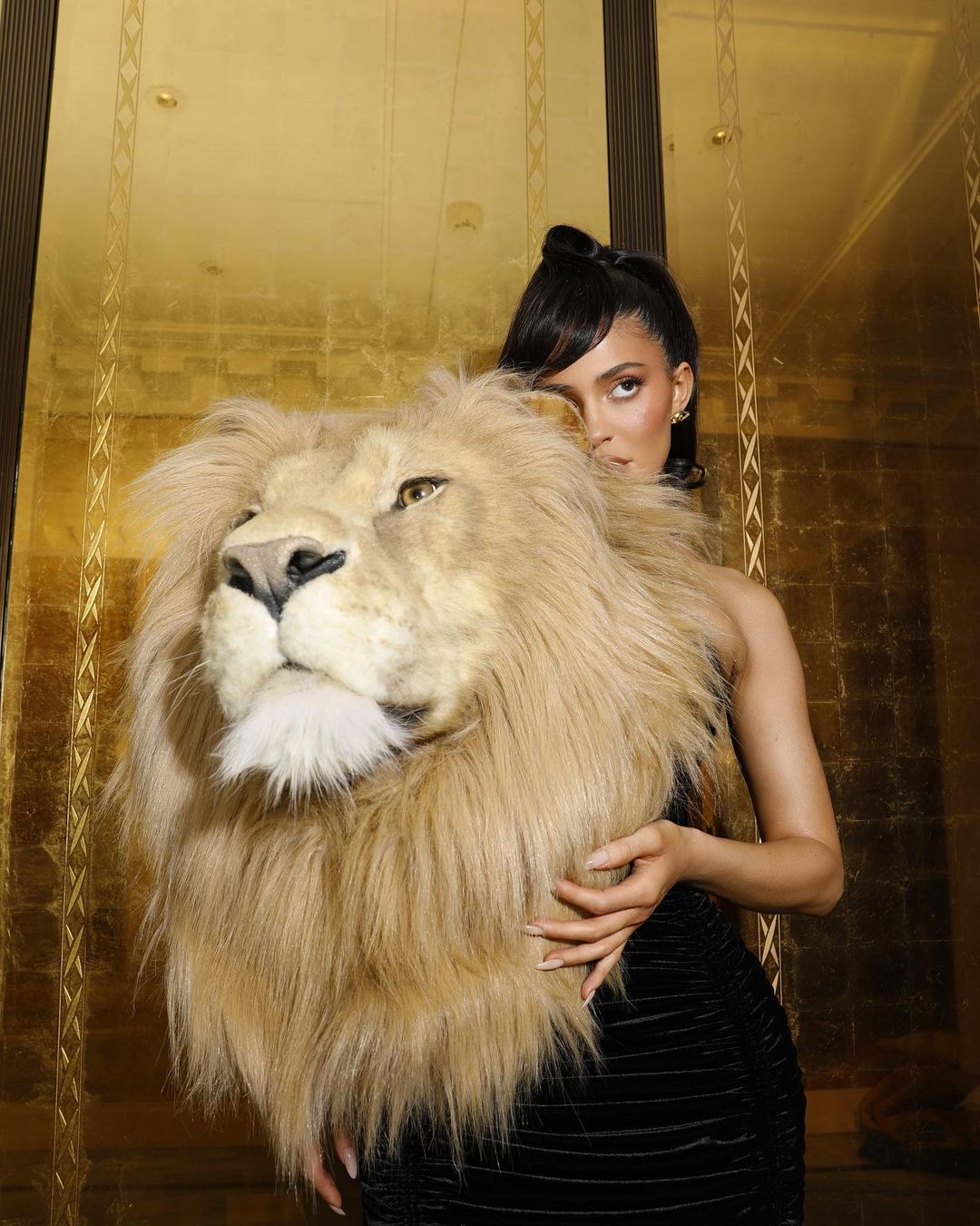 Schiaparelli's Lion And Leopard 'Head' Dresses Cause Uproar At Paris ...