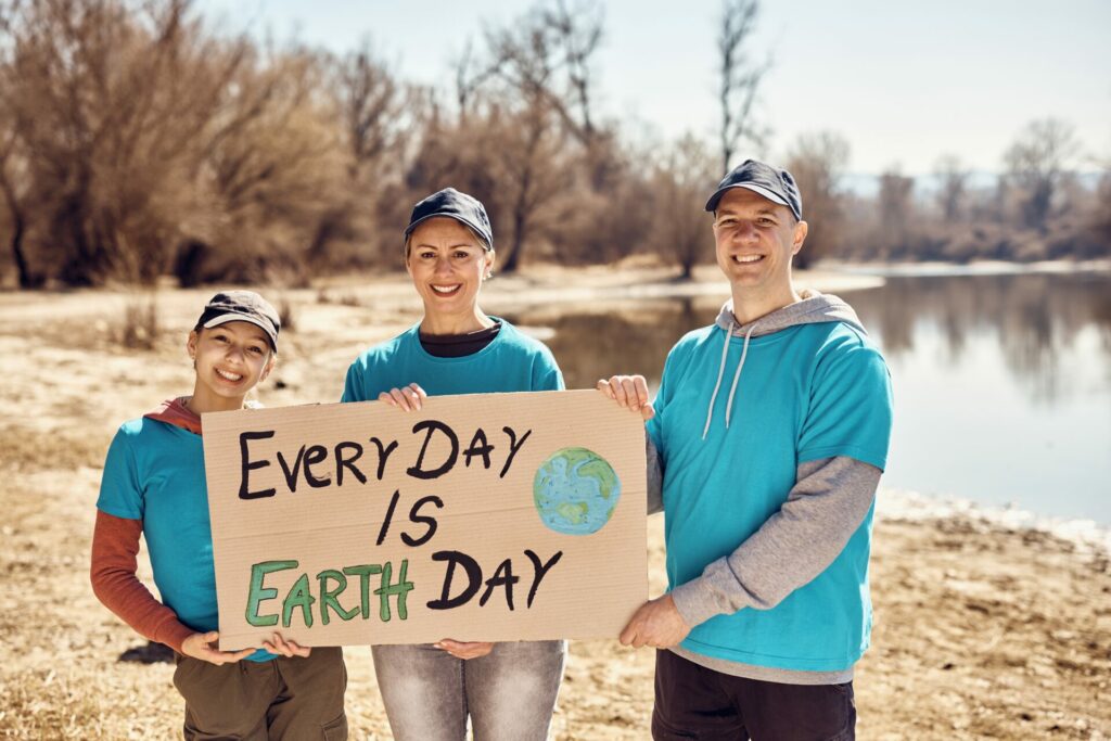 people holding sign saying 'every day is earth day' 