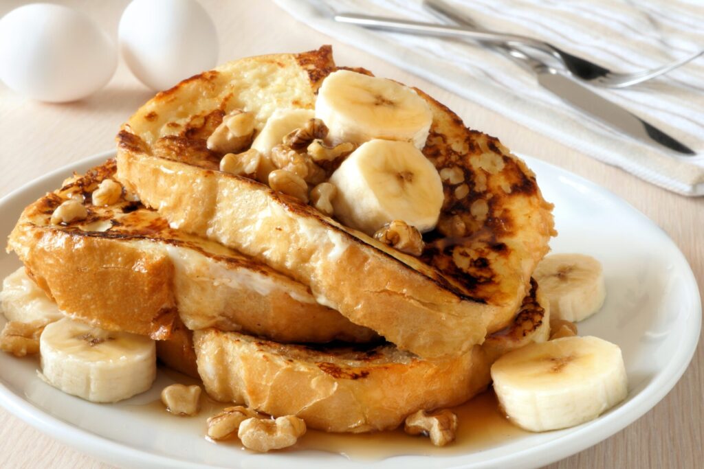 Bananas on toast with peanut butter