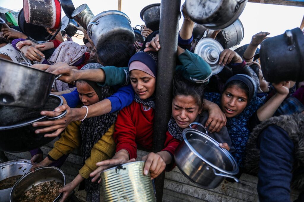 children desperate to get aid in gaza