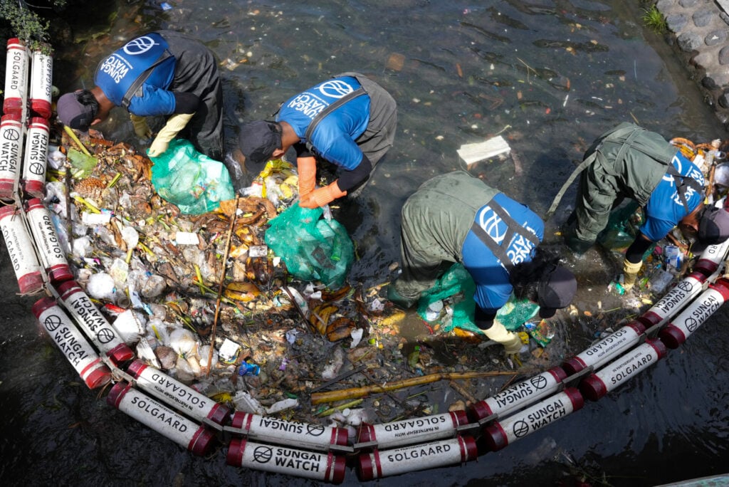 Sungai watch team at work clearing rivers 
