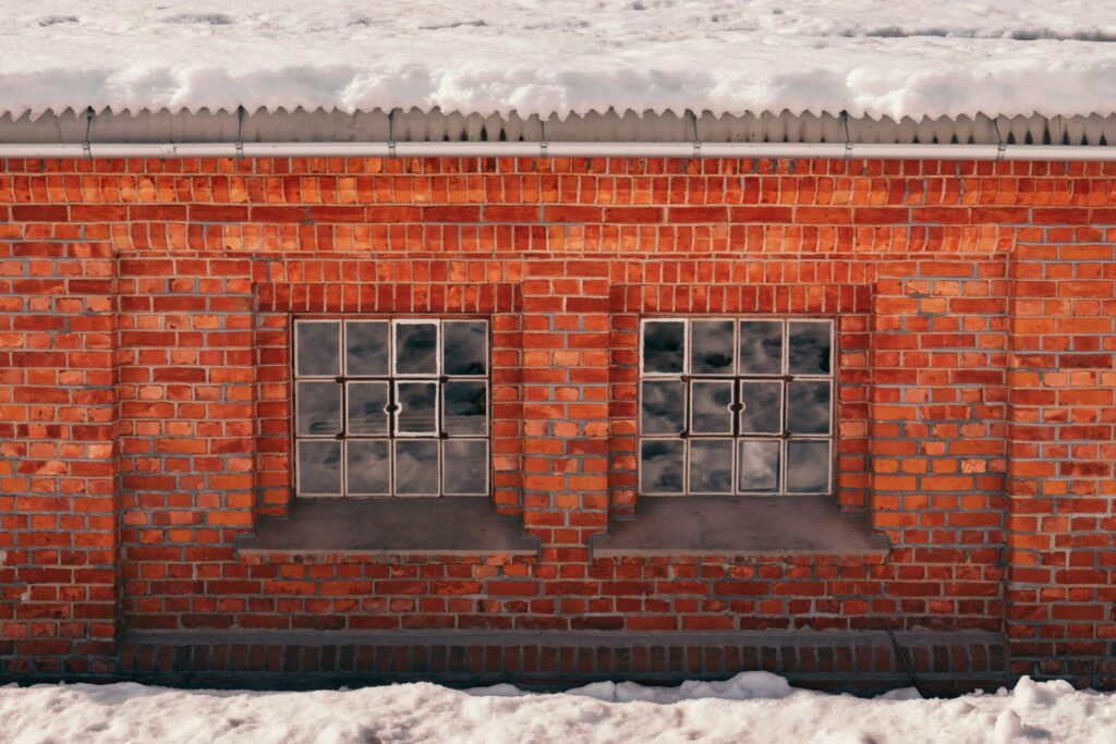 a brick building with windows