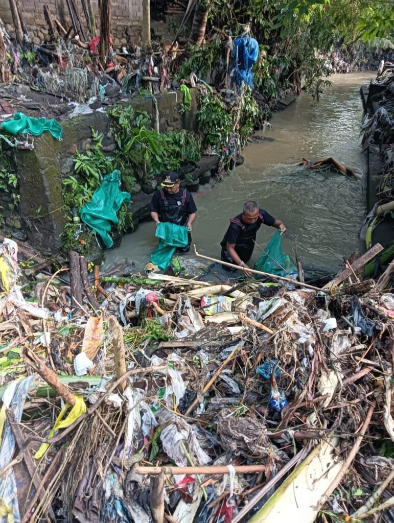 Men clearing clogged waterways after the Bali Floods 2025