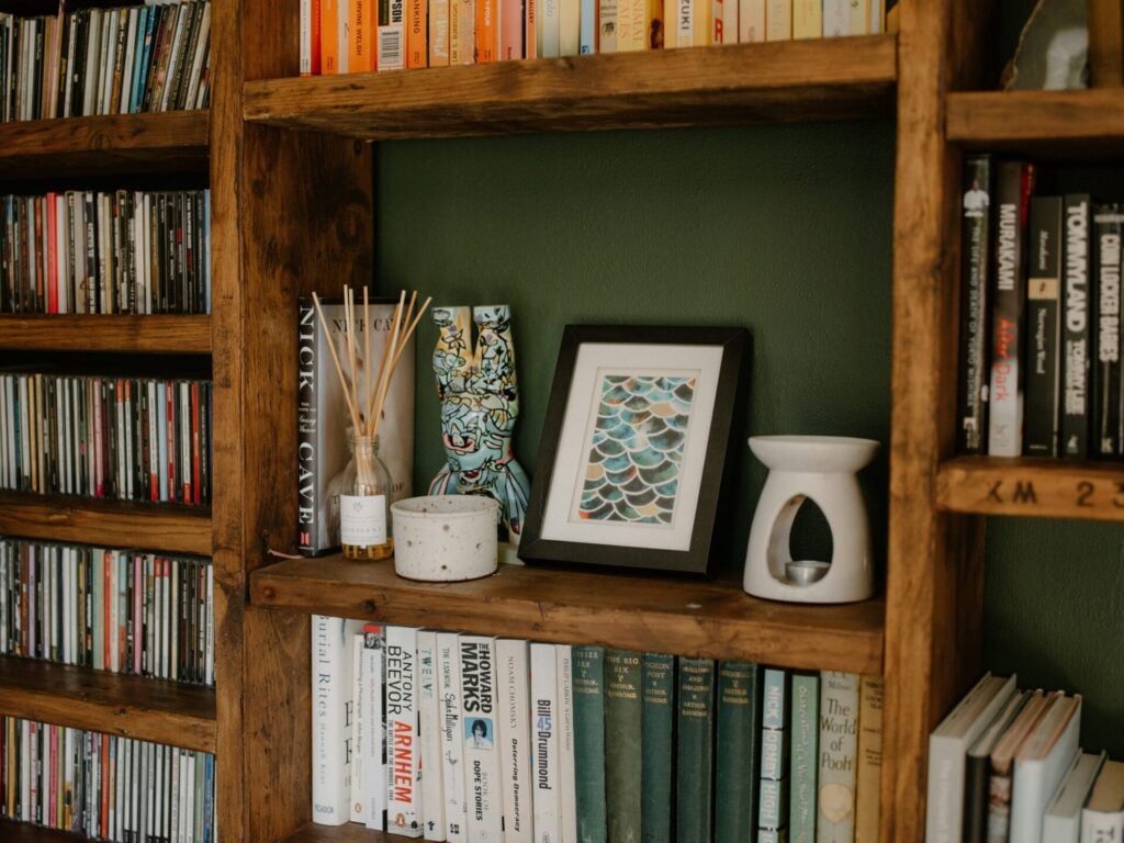 Cozy bookshelf with decorative items.