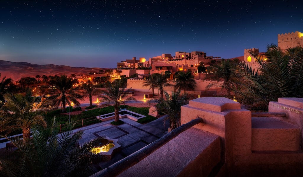 Anantara Qasr al Sarab at night with starry sky