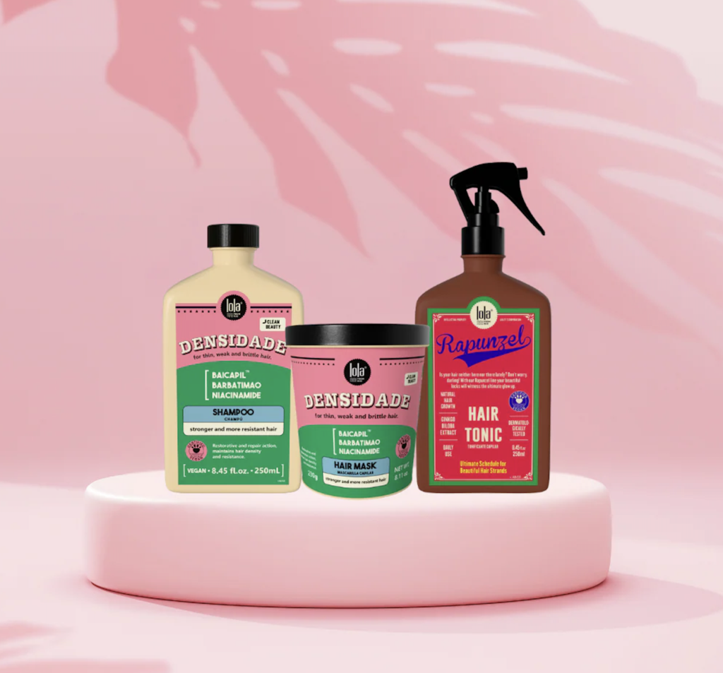 Lola from Rio hair care set on pink stage 