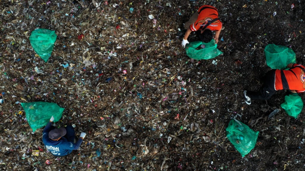 Sungai watch river tams clean a river 