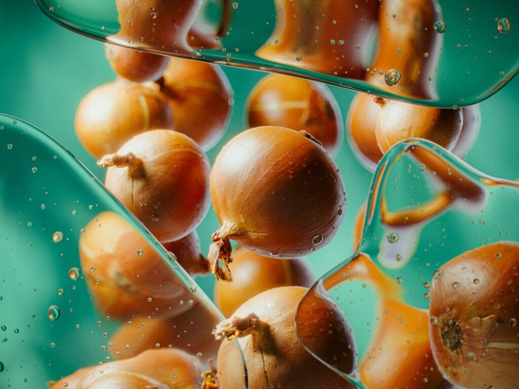 onions falling in water 