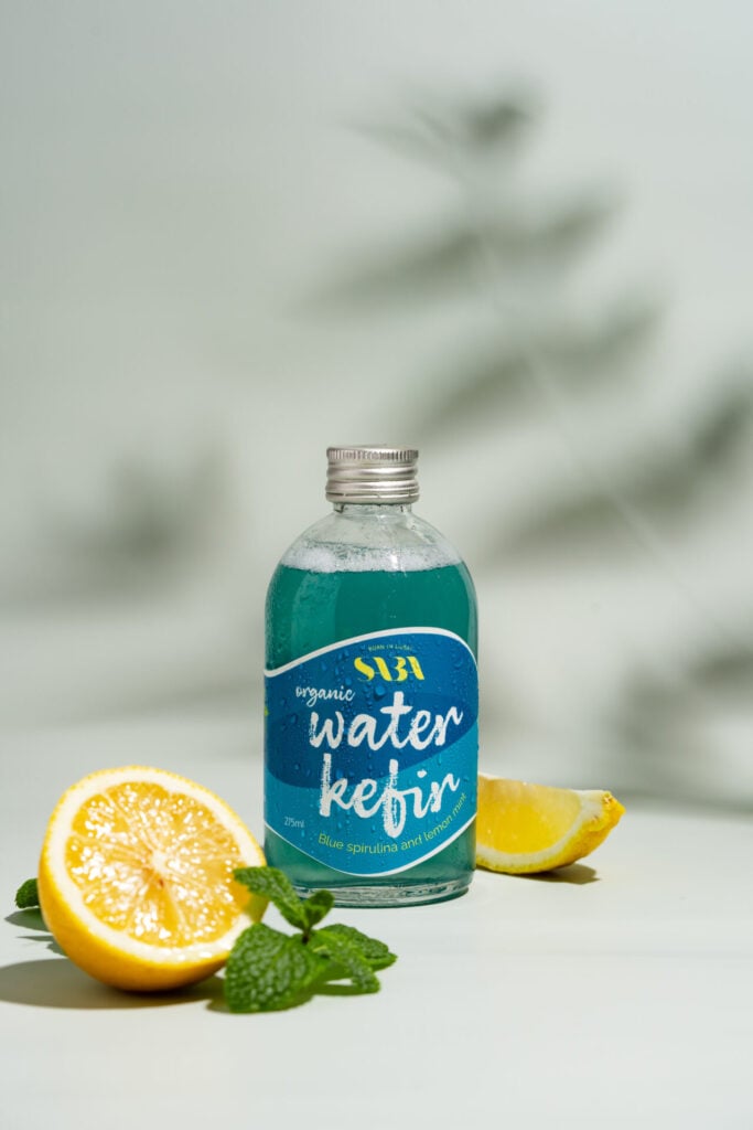 water kefir with slices of lemon 