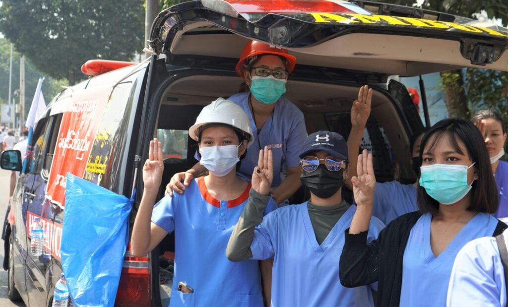 Nurses in emergency relief situation