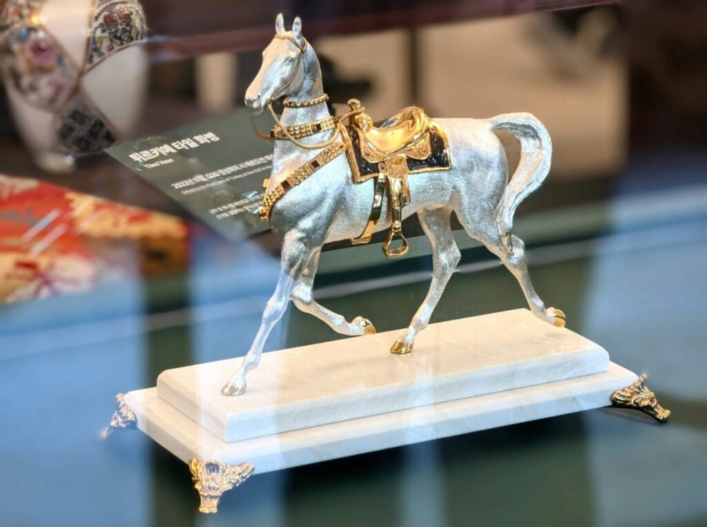 horse art object
